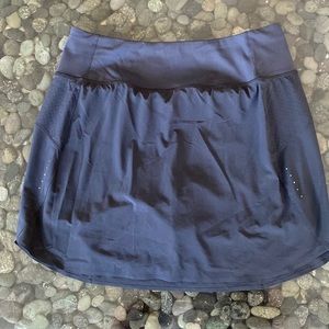 Athleta Run with it 16” skort - size M